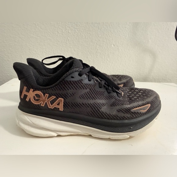Hoka Clifton 9Women's Black and Pink Athletic Shoes - Picture 3 of 9